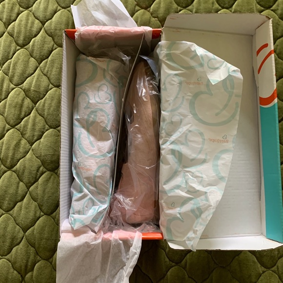 NIB Baretraps Pink Suede Flat Size 8 - Picture 5 of 6